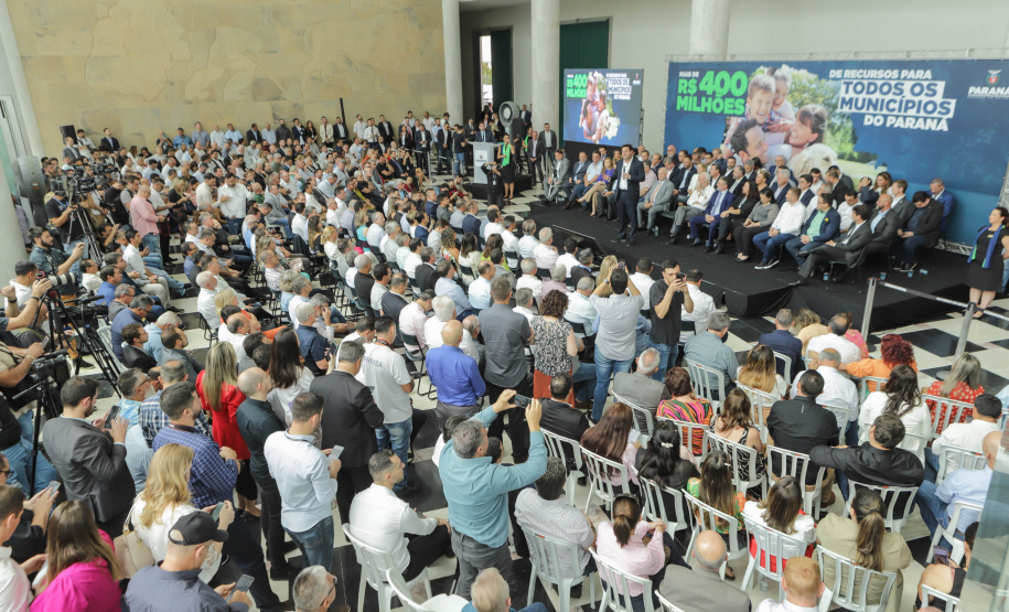 Curitibam 25 de setembro de 2023 - O governador Carlos Massa Ratinho Jr. realiza encontro com prefeitos e entrega mais de R$ 400 milhões em melhorias às cidades paranaenses.