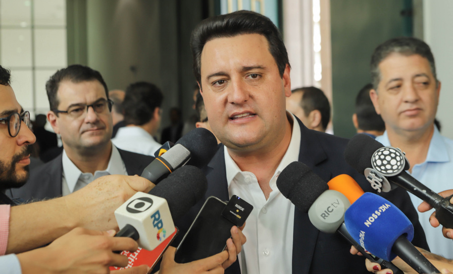 Curitibam 25 de setembro de 2023 - O governador Carlos Massa Ratinho Jr. realiza encontro com prefeitos e entrega mais de R$ 400 milhões em melhorias às cidades paranaenses.