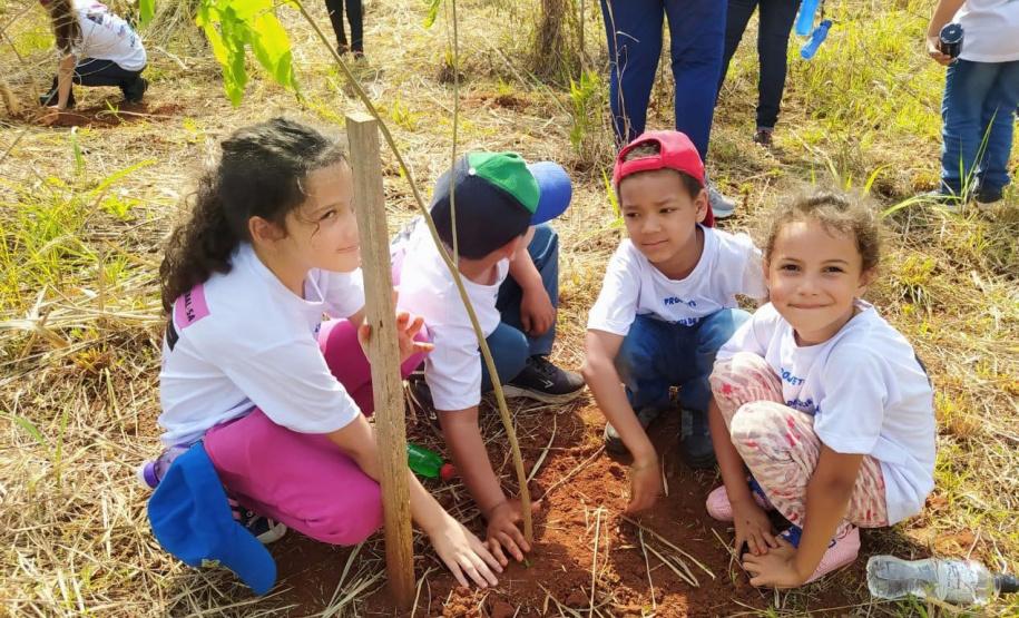 Estado supera meta e distribui mais de 97 mil mudas durante a Semana da Árvore