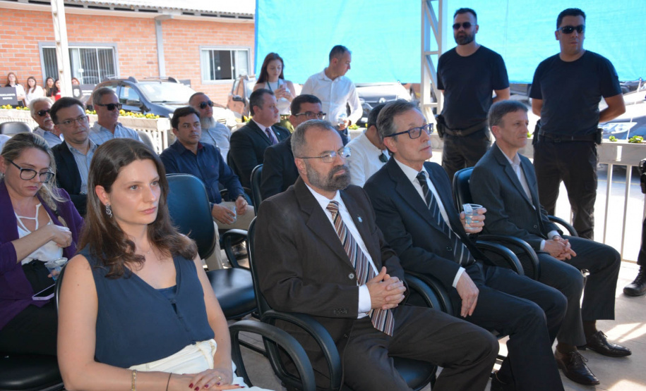 Polícia Penal recebe dez veículos que serão utilizados pela Divisão de Monitoração Eletrônica no Estado