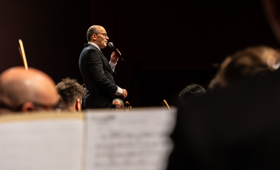 Alunos de escolas públicas assistem concerto cívico da orquestra sinfônica do Paraná