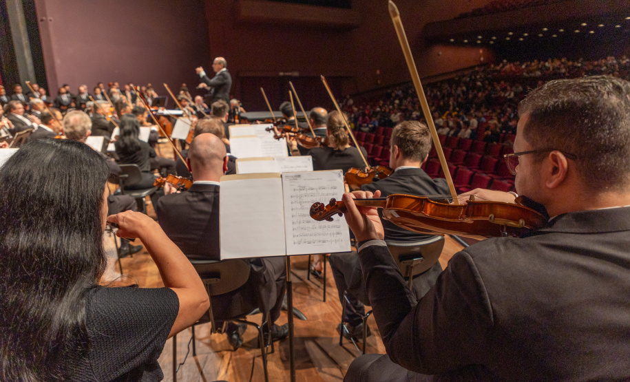 Alunos de escolas públicas assistem concerto cívico da orquestra sinfônica do Paraná