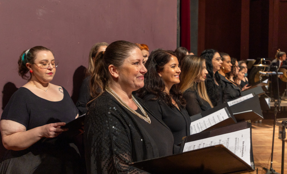 Alunos de escolas públicas assistem concerto cívico da orquestra sinfônica do Paraná