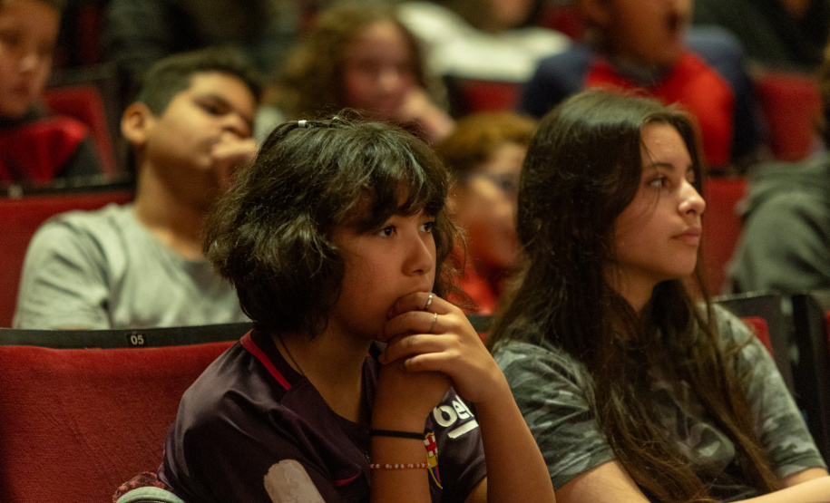 Alunos de escolas públicas assistem concerto cívico da orquestra sinfônica do Paraná