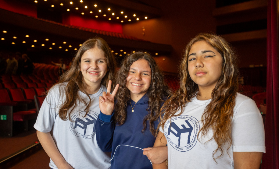 Alunos de escolas públicas assistem concerto cívico da orquestra sinfônica do Paraná