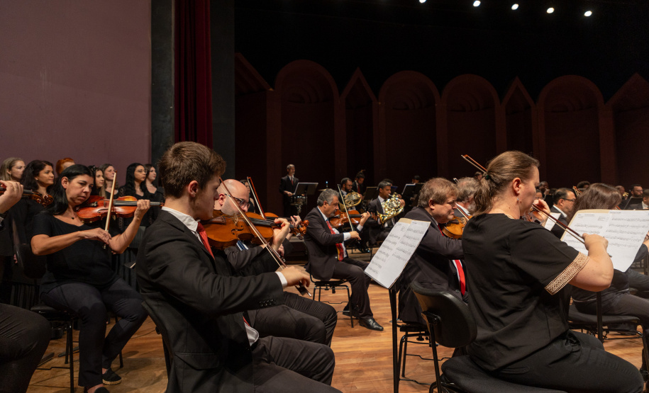 Alunos de escolas públicas assistem concerto cívico da orquestra sinfônica do Paraná