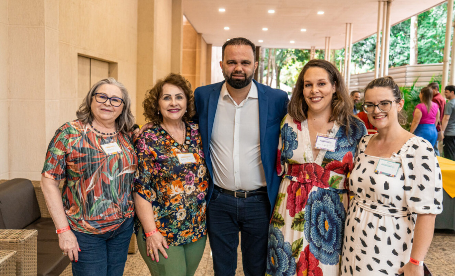 Educação reúne 800 educadores em encontro de formação continuada em Foz do Iguaçu