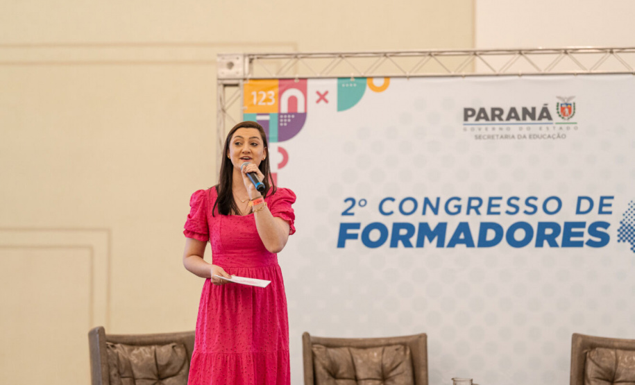 Educação reúne 800 educadores em encontro de formação continuada em Foz do Iguaçu