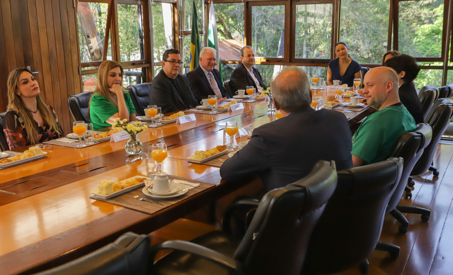 Curitiba, 19 de setembro de 2023 - A primeira dama, Luciana Saita Massa, recebe a visita de Rosália Vargas, presidente da Ciência Viva de Portugal.