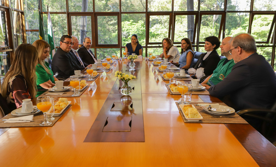 Curitiba, 19 de setembro de 2023 - A primeira dama, Luciana Saita Massa, recebe a visita de Rosália Vargas, presidente da Ciência Viva de Portugal.