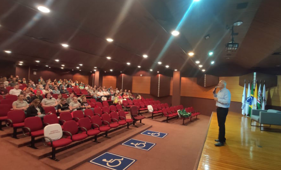 Estado capacita profissionais da região Oeste no cuidado à pessoa idosa