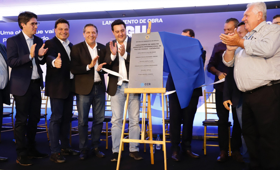 O governador Carlos Massa Ratinho Junior participou nesta terça-feira (19) do evento de início das obras de ampliação do Aeroporto Internacional de Foz do Iguaçu – Cataratas, no Oeste