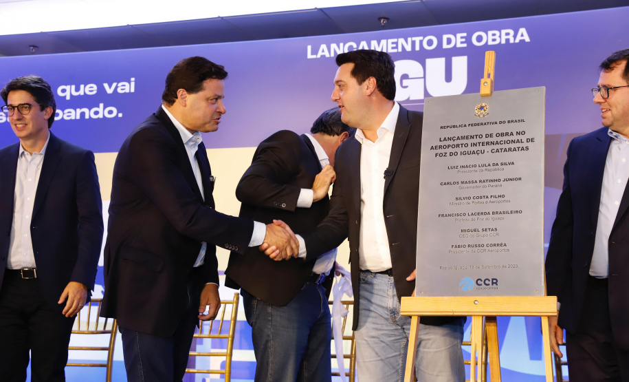 O governador Carlos Massa Ratinho Junior participou nesta terça-feira (19) do evento de início das obras de ampliação do Aeroporto Internacional de Foz do Iguaçu – Cataratas, no Oeste