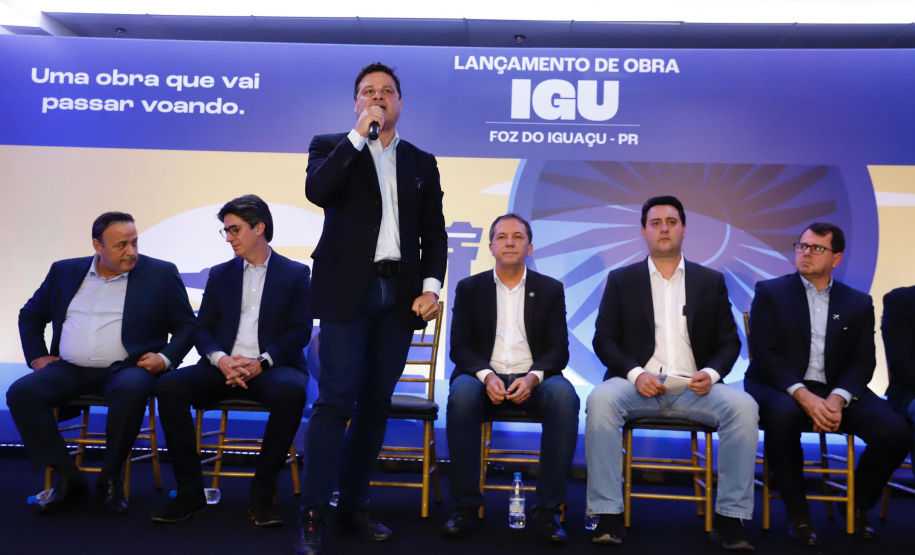 O governador Carlos Massa Ratinho Junior participou nesta terça-feira (19) do evento de início das obras de ampliação do Aeroporto Internacional de Foz do Iguaçu – Cataratas, no Oeste