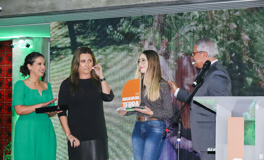 Protagonismo feminino no agro: 40 mil mulheres comandam atividades rurais no Paraná