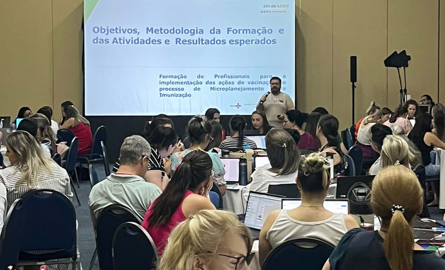 Procura pela vacina contra a Covid-19 caiu mais de 91% este ano no Paraná