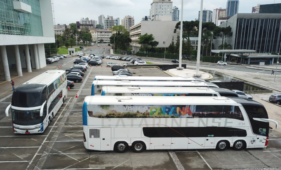 Campanha com empresa de ônibus promove atrações turísticas do Paraná