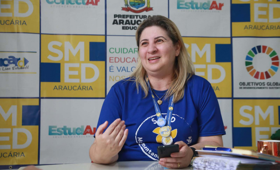 Professora Adriana Paalmiei