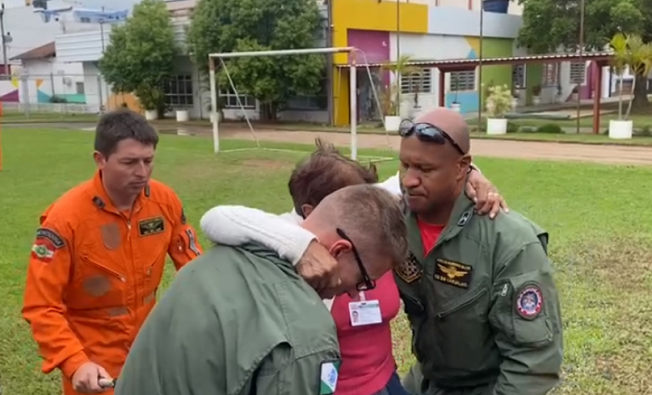 Paraná está ajudando nos atendimentos em Santa Catarina com equipe aérea e helicóptero