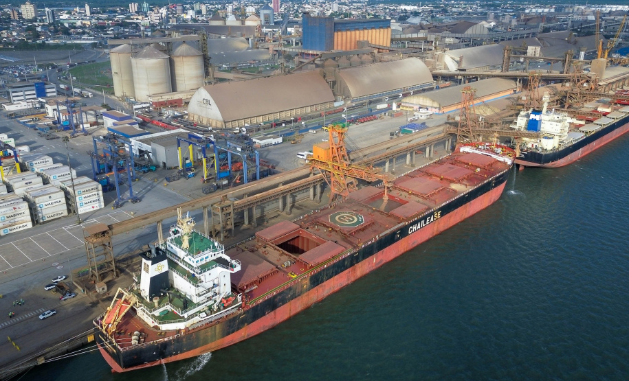 "Setembro histórico impulsiona movimentação na Portos do Paraná"