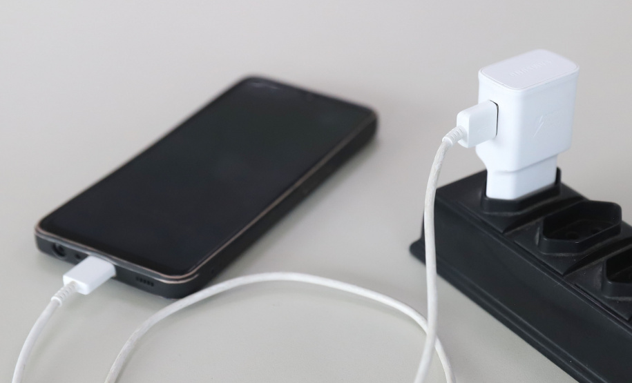 Procon e Samsung assinam acordo para entrega de carregadores aos consumidores