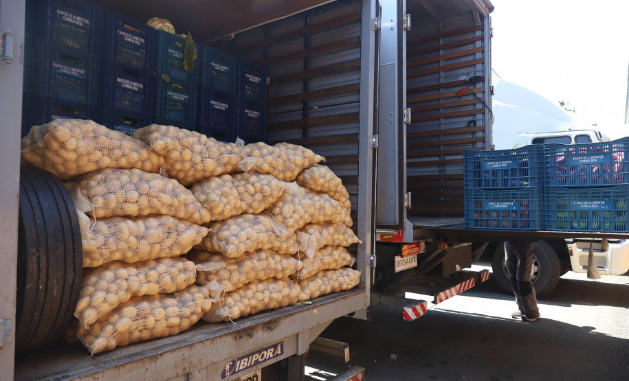 A Ceasa de Curitiba envia nesta quarta-feira (11) 12 toneladas de alimentos para Rio Negro e União da Vitória, cidades atingidas pelas chuvas e cheias nos rios no último final de semana.