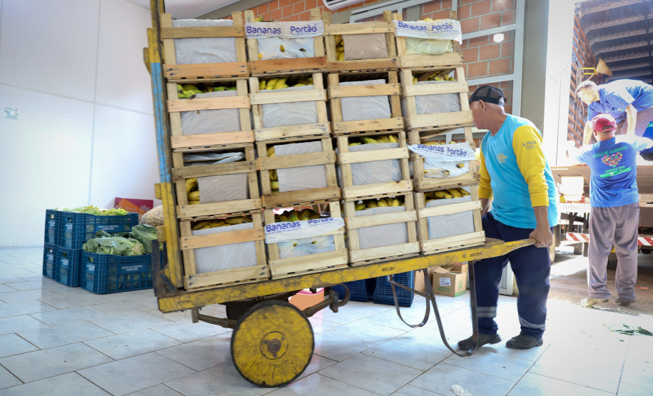 A Ceasa de Curitiba envia nesta quarta-feira (11) 12 toneladas de alimentos para Rio Negro e União da Vitória, cidades atingidas pelas chuvas e cheias nos rios no último final de semana.