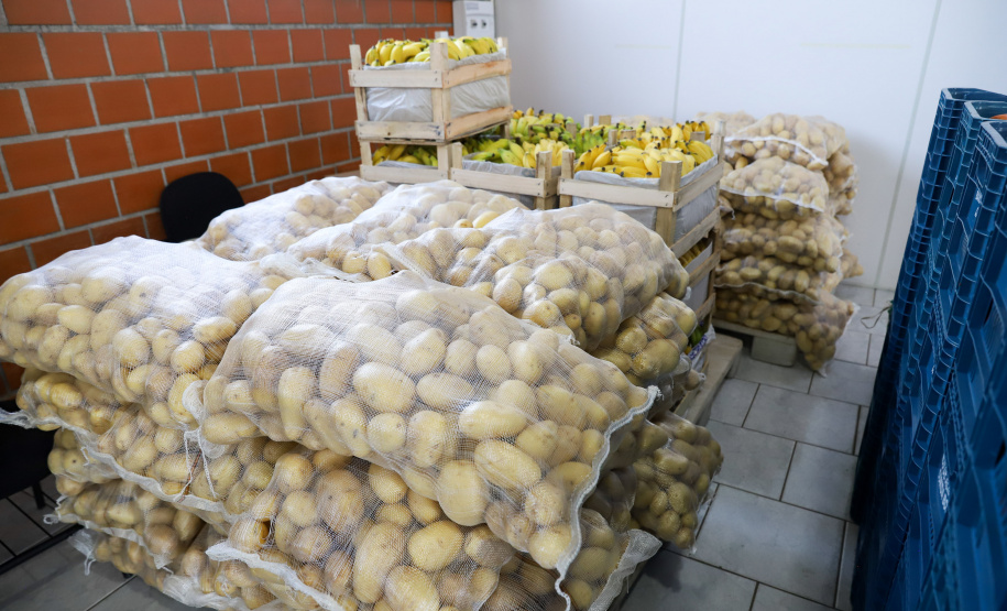 A Ceasa de Curitiba envia nesta quarta-feira (11) 12 toneladas de alimentos para Rio Negro e União da Vitória, cidades atingidas pelas chuvas e cheias nos rios no último final de semana.