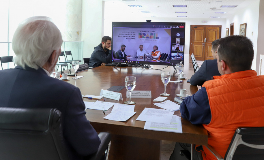 O vice-governador do Paraná Darci Piana participou nesta sexta-feira (20) de uma reunião com o ministro da Integração e do Desenvolvimento Regional, Waldez Góes, e os prefeitos dos municípios paranaenses em situação de emergência em função das chuvas que atingiram o Estado nas últimas semanas.
