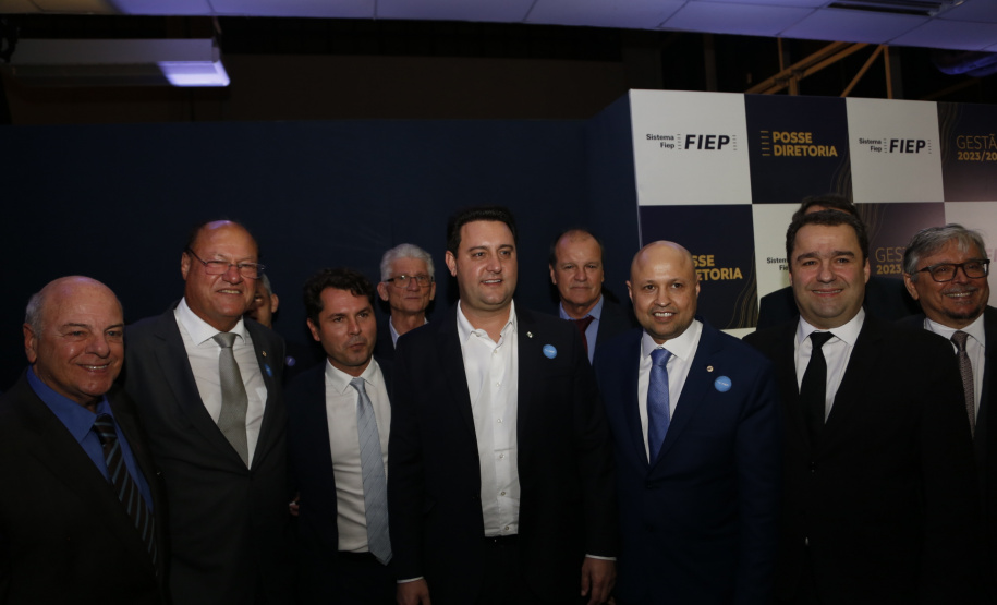 O governador Carlos Massa Ratinho Junior participou nesta segunda-feira (23) da posse do novo presidente da Federação das Indústrias do Paraná (Fiep), Edson Vasconcelos.