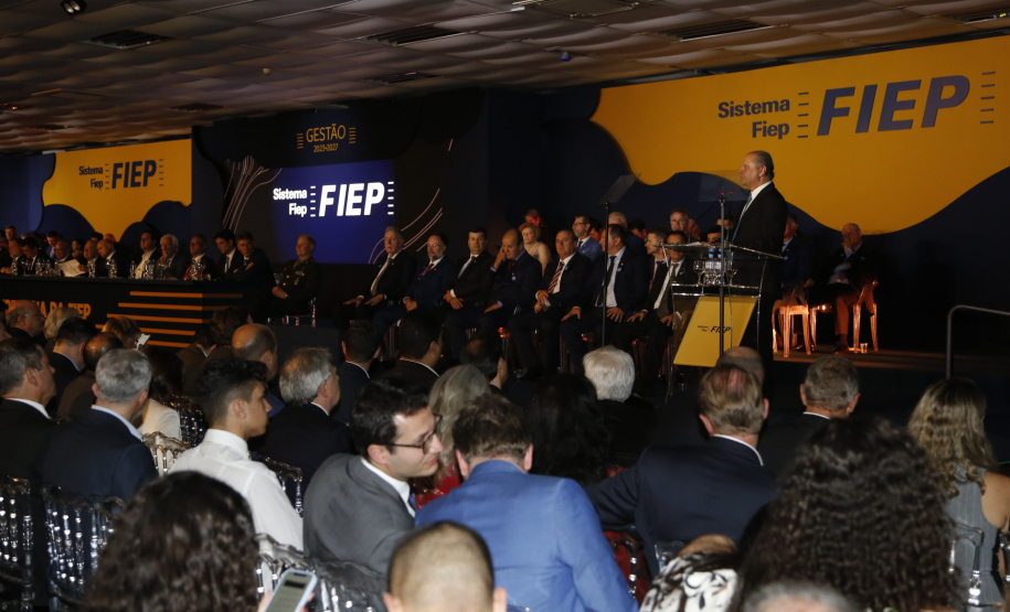 O governador Carlos Massa Ratinho Junior participou nesta segunda-feira (23) da posse do novo presidente da Federação das Indústrias do Paraná (Fiep), Edson Vasconcelos.