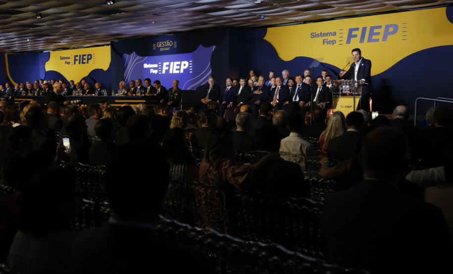 O governador Carlos Massa Ratinho Junior participou nesta segunda-feira (23) da posse do novo presidente da Federação das Indústrias do Paraná (Fiep), Edson Vasconcelos.