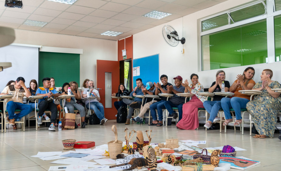 Educação promove encontro para definição dos itinerários formativos nos colégios indígenas do Paraná
