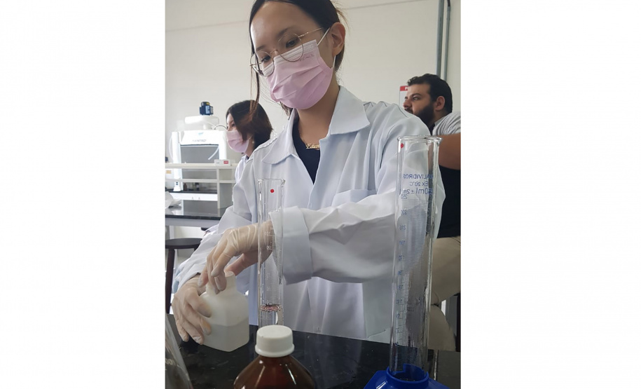 Alunos da rede estadual desenvolvem projeto que transforma óleo de cozinha em biocombustível