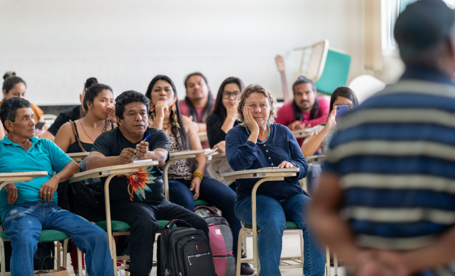 Educação promove encontro para definição dos itinerários formativos nos colégios indígenas do Paraná