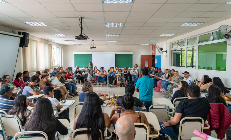 Educação promove encontro para definição dos itinerários formativos nos colégios indígenas do Paraná