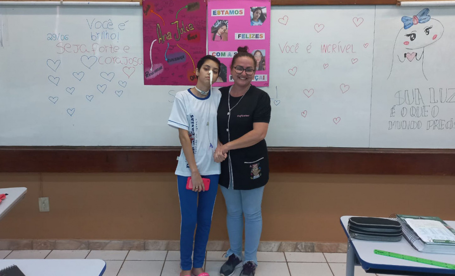 Professora da rede estadual transforma a vida de estudante que tem doença grave