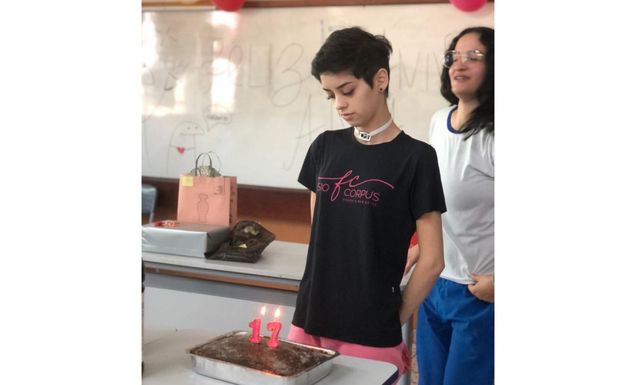 Professora da rede estadual transforma a vida de estudante que tem doença grave