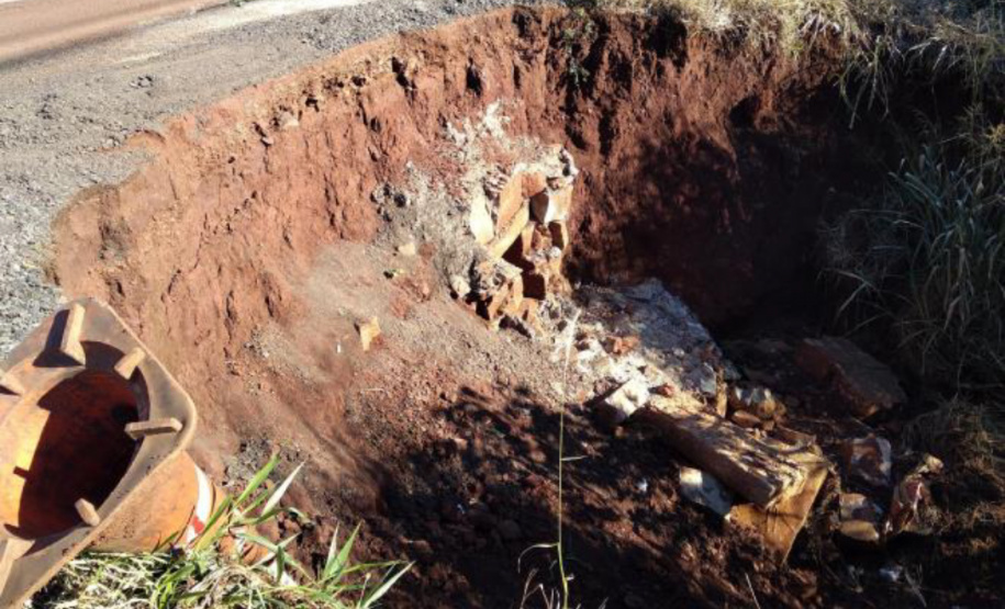 Substituição de bueiro em Campo Mourão