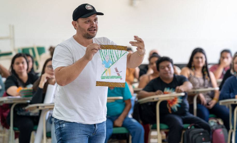 Educação promove encontro para definição dos itinerários formativos nos colégios indígenas do Paraná