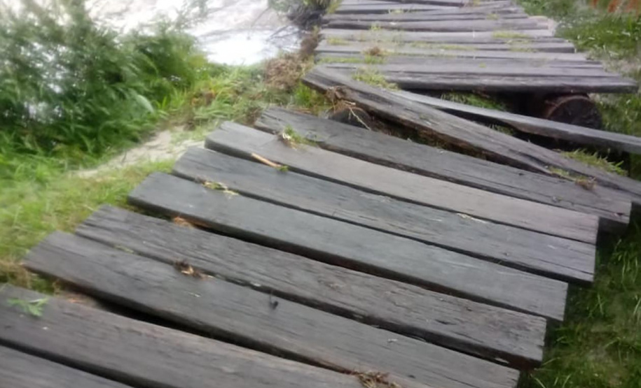Parte da ponte que leva à cachoeira da Ponte de Pedra e ao mirante do Parque Guartelá caiu.
