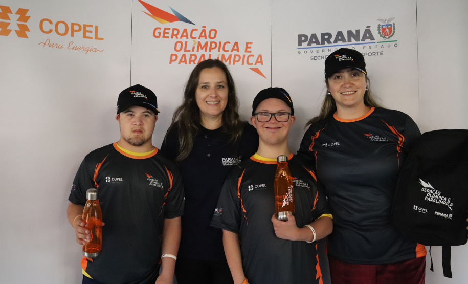 Programa Geração Olímpica e Paralímpica entrega mais de 400 kits para bolsistas da Capital