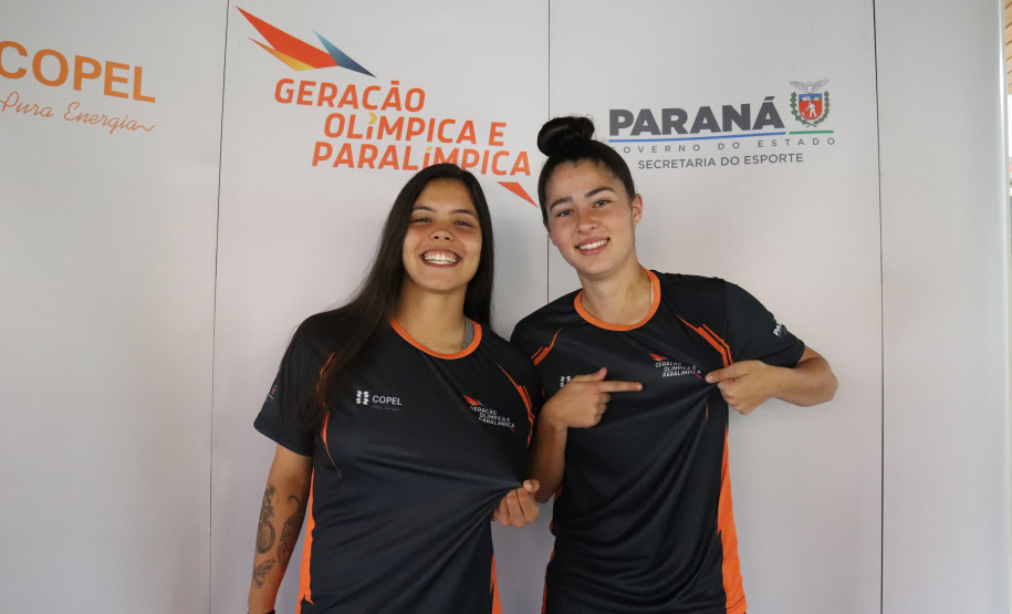 Programa Geração Olímpica e Paralímpica entrega mais de 400 kits para bolsistas da Capital