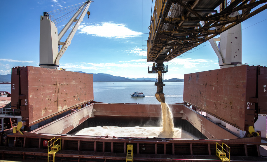 "Setembro histórico impulsiona movimentação na Portos do Paraná"