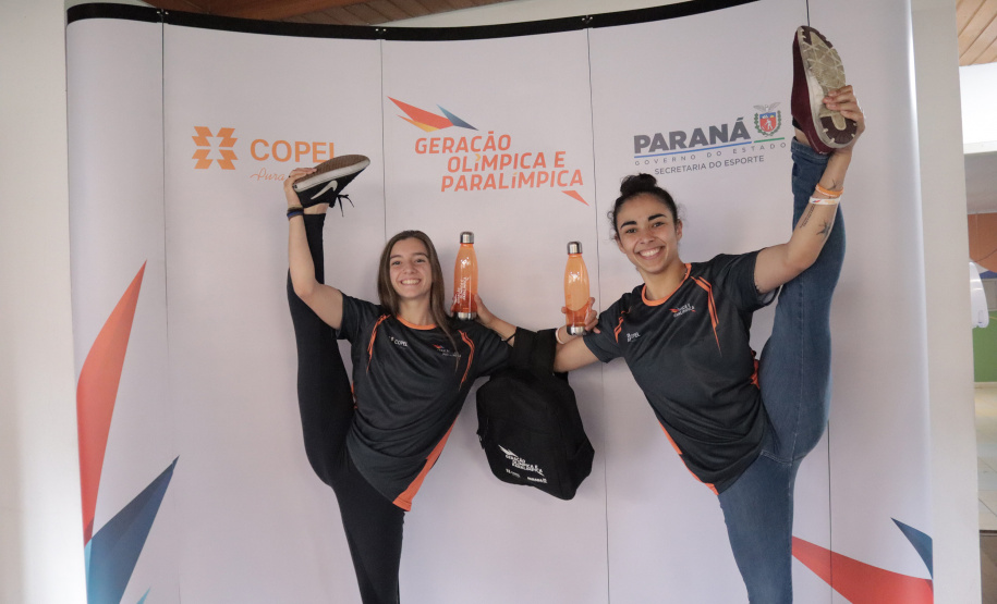 Programa Geração Olímpica e Paralímpica entrega mais de 400 kits para bolsistas da Capital