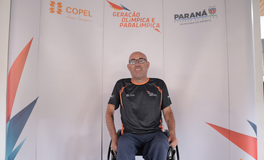 Programa Geração Olímpica e Paralímpica entrega mais de 400 kits para bolsistas da Capital