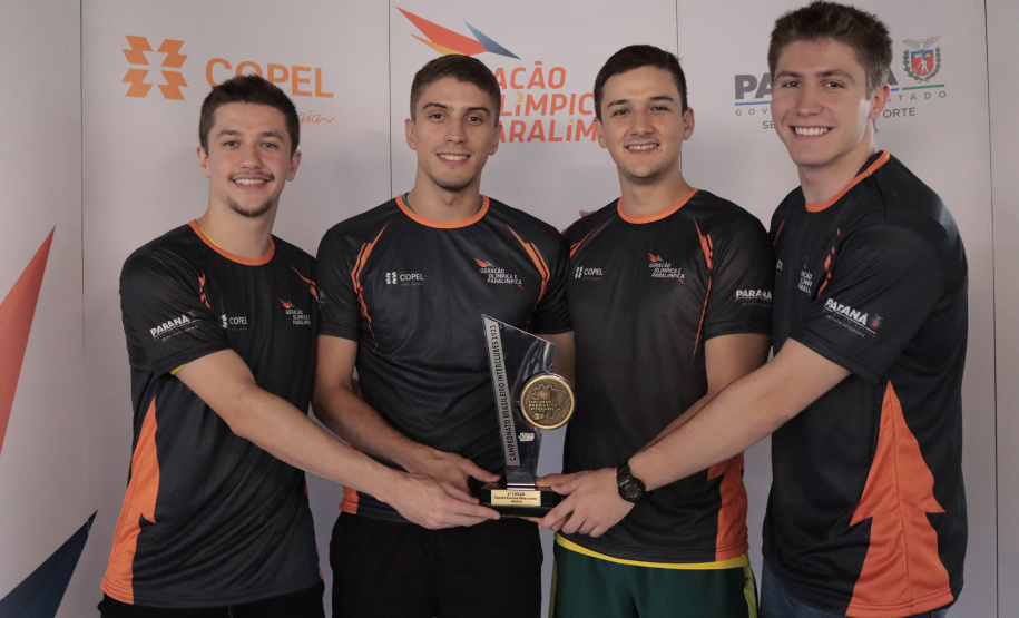 Programa Geração Olímpica e Paralímpica entrega mais de 400 kits para bolsistas da Capital