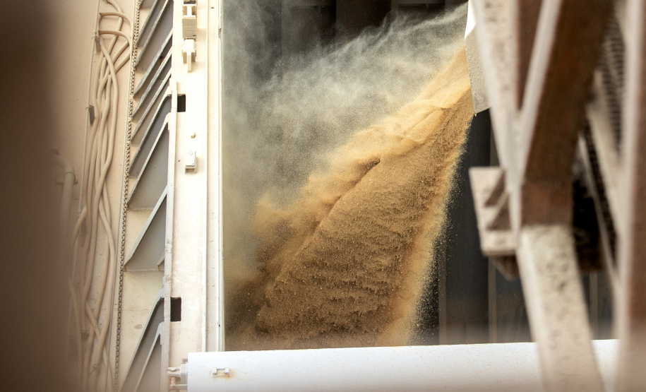 "Setembro histórico impulsiona movimentação na Portos do Paraná"