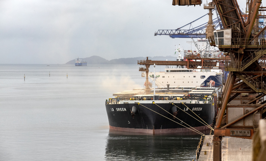 "Setembro histórico impulsiona movimentação na Portos do Paraná"