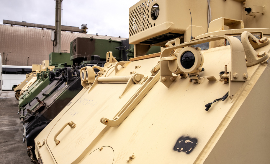 Porto de Paranaguá recebe 30 unidades de blindados para o Exército Brasileiro